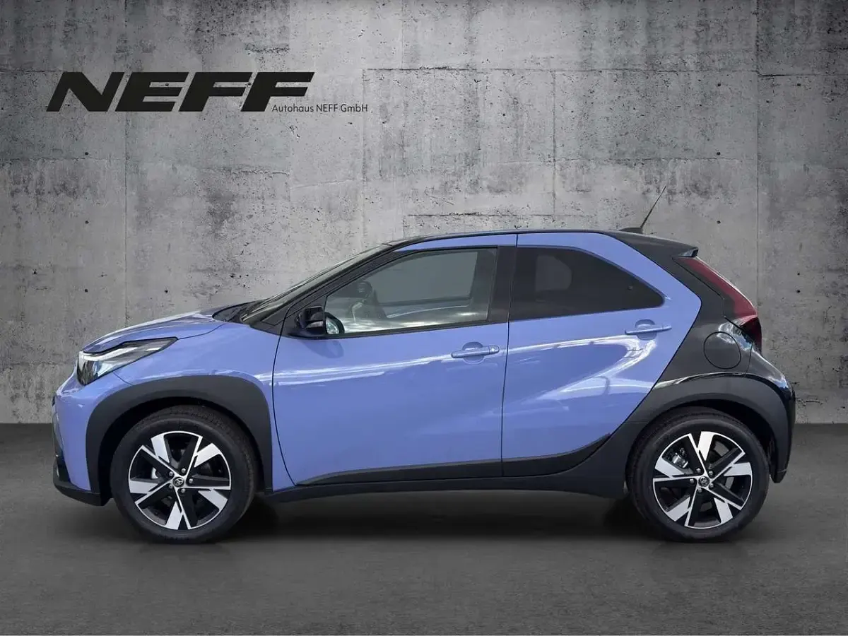 Neu Toyota Aygo X 116 PS (85 kW) 2026 Lavender purple SUV