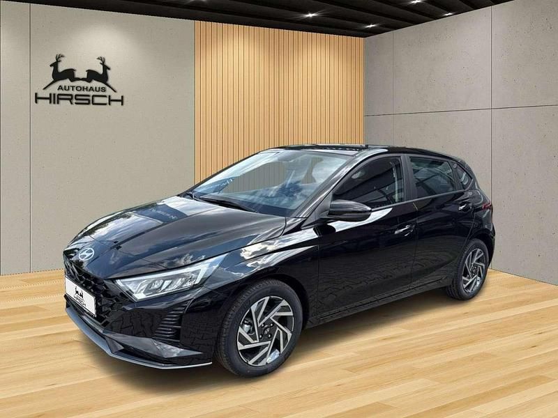 Phantom black / met Neu 2025 Hyundai i20 Trend Limousine | 22.990 € (Fairer Preis) - Bild 1/4