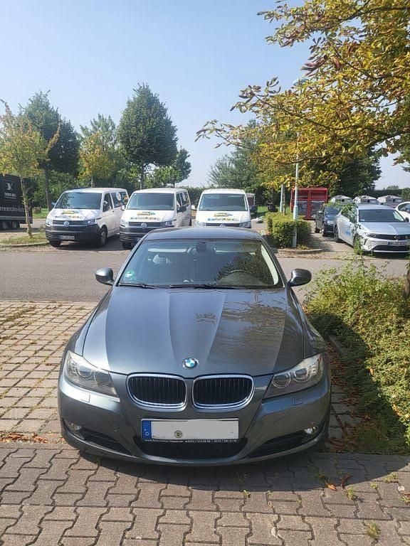 Grün Gebraucht 2009 BMW 318 Limousine | 5.000 € (Guter Preis) - Bild 1/4