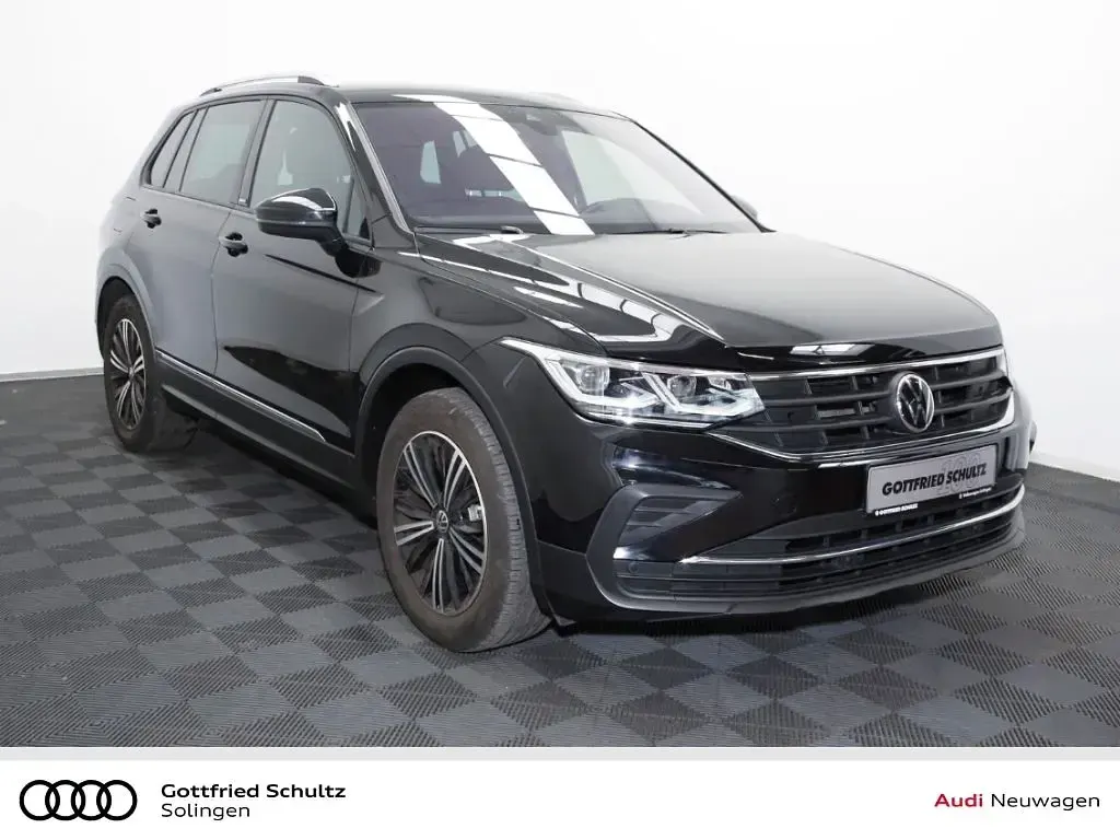 Gebraucht VW Tiguan United 150 PS (110 kW) 2021 Schwarz SUV