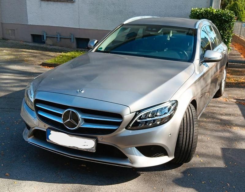 Silber Gebraucht 2019 Mercedes C180 Avantgarde Limousine | 22.999 € (Superpreis) - Bild 1/4
