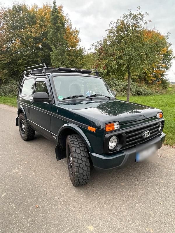 Grün Gebraucht 2019 Lada niva SUV | 11.850 € (Guter Preis) - Bild 1/4