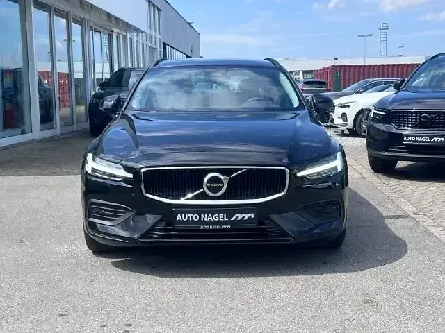 Gebraucht Volvo V60 Core 197 PS (144 kW) 2024 Schwarz Kombi