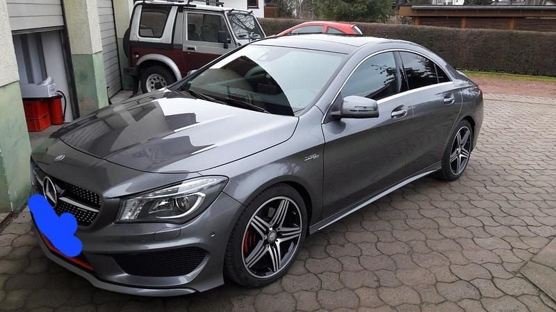Grau Gebraucht 2015 Mercedes CLA250 AMG Limousine | 19.900 € (Superpreis) - Bild 1/4