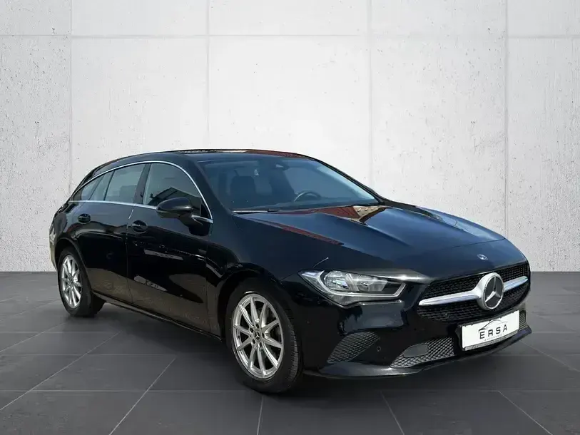 Gebraucht Mercedes CLA200 Shooting Brake 150 PS (110 kW) 2020 Schwarz Kombi