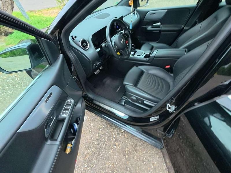 Gebraucht Mercedes B180 Style 116 PS (85 kW) 2019 Schwarz Van / Kleinbus