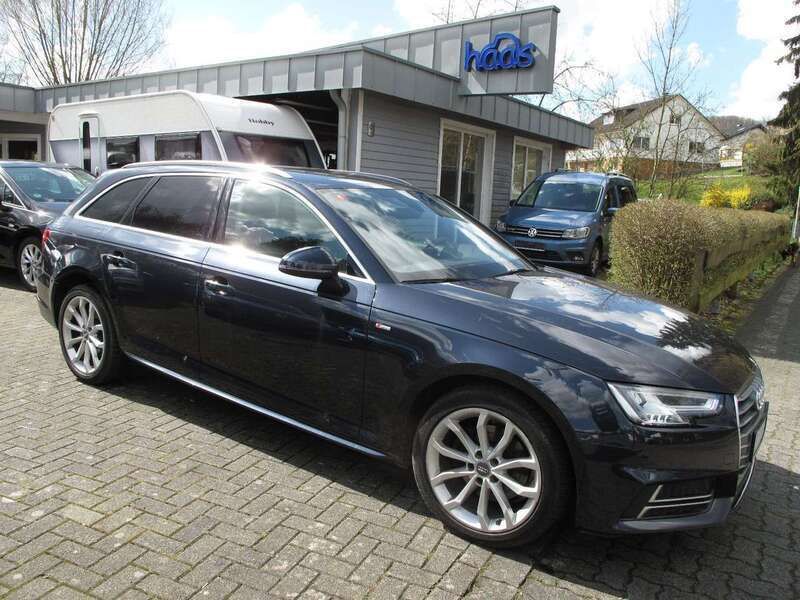 Mondscheinblau metallic Gebraucht 2018 Audi A4 Sport Kombi | 17.987 € (Guter Preis) - Bild 1/4