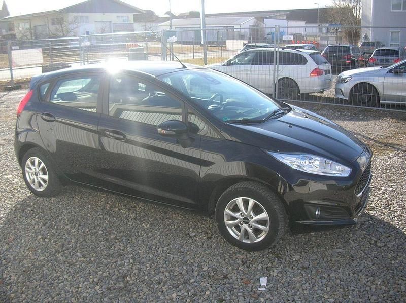 Gebraucht Ford Fiesta 101 PS (74 kW) 2017 Iridiumschwarz metallic Limousine