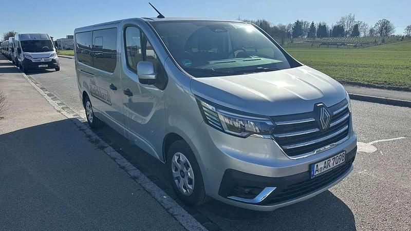 Gebraucht Renault Trafic Life 110 PS (80 kW) 2025 Highland grey Van / Kleinbus
