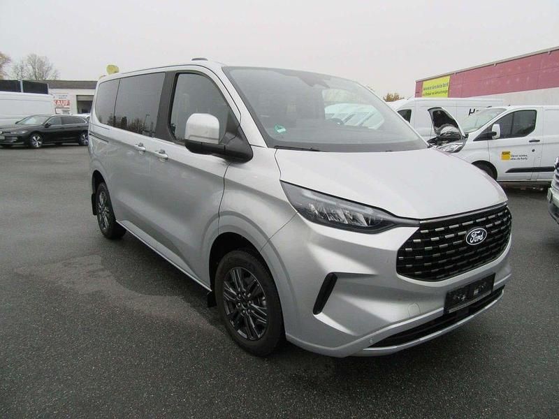 Silber Gebraucht 2025 Ford Tourneo Titanium Van / Kleinbus | 42.999 € (Superpreis) - Bild 1/4