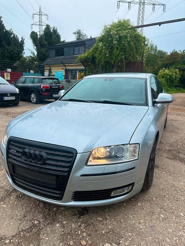 Silber Gebraucht 2008 Audi A8 Limousine | 12.999 € (Teuer) - Bild 1/4
