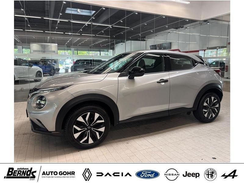 Silver metallic (ky0g) Gebraucht 2024 Nissan Juke Acenta SUV | 19.210 € (Guter Preis) - Bild 1/4