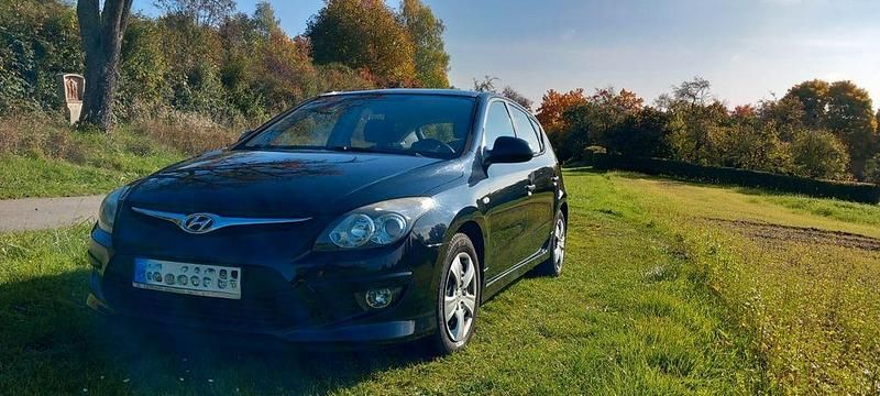 Schwarz Gebraucht 2010 Hyundai i30 Classic Limousine | 4.900 € (Fairer Preis) - Bild 1/4