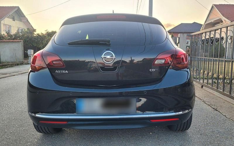 Gebraucht Opel Astra Innovation 131 PS (96 kW) 2013 Schwarz Limousine