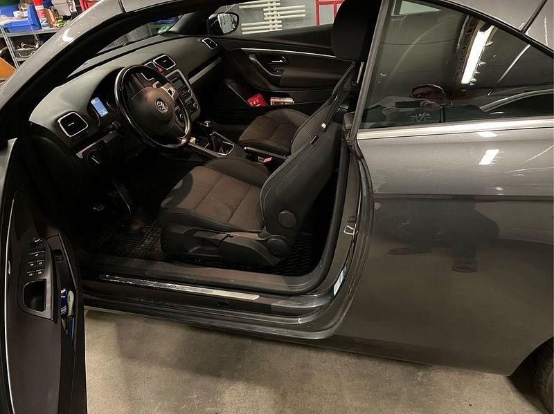 Gebraucht VW Eos 140 PS (102 kW) 2012 Grau Cabrio