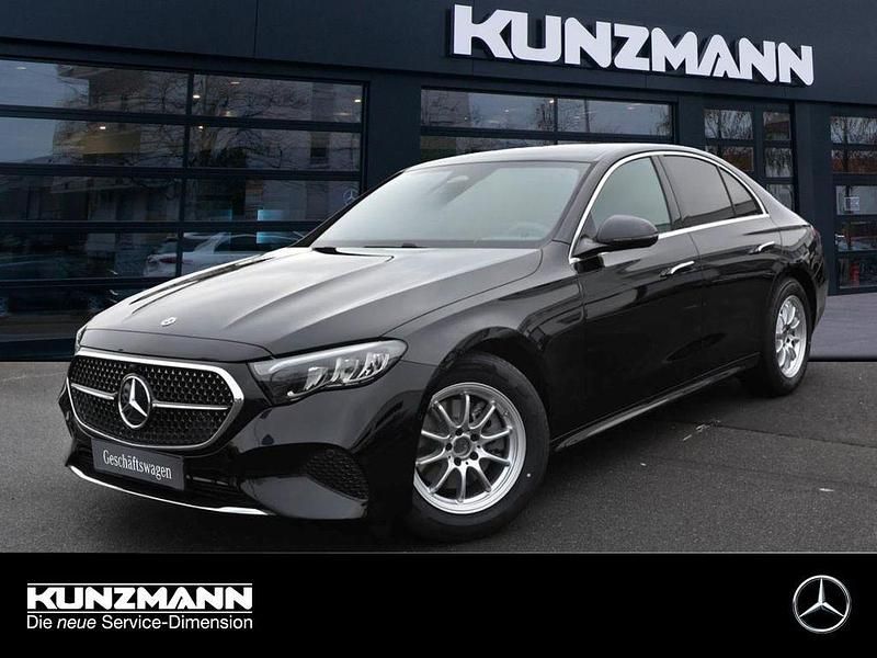 Gebraucht Mercedes E200 Avantgarde 163 PS (119 kW) 2026 Schwarz Limousine