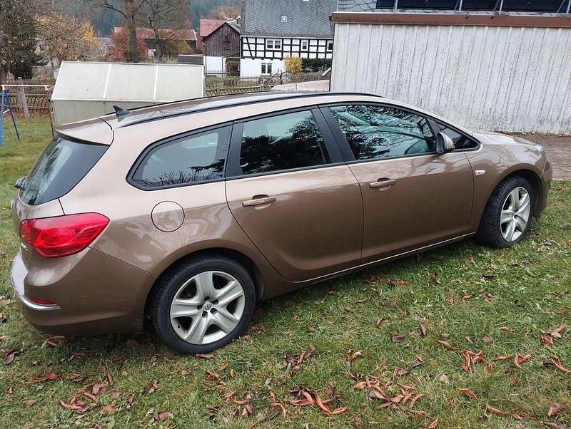 Gold Gebraucht 2014 Opel Astra Energy Kombi | 4.990 € (Fairer Preis) - Bild 1/4