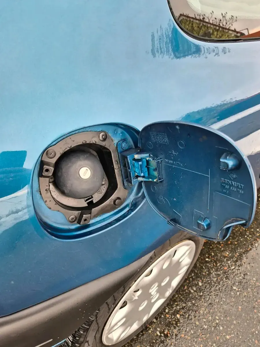 Gebraucht Renault Clio II 58 PS (42 kW) 2001 Blau Kleinwagen