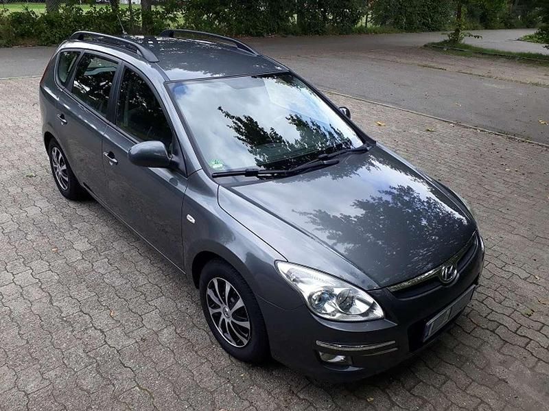 Gebraucht Hyundai i30 126 PS (92 kW) 2009 Grau Kombi