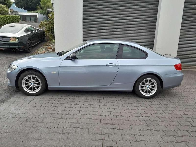 Gebraucht BMW 318 Comfort Edition 143 PS (105 kW) 2010 Blau Coupé
