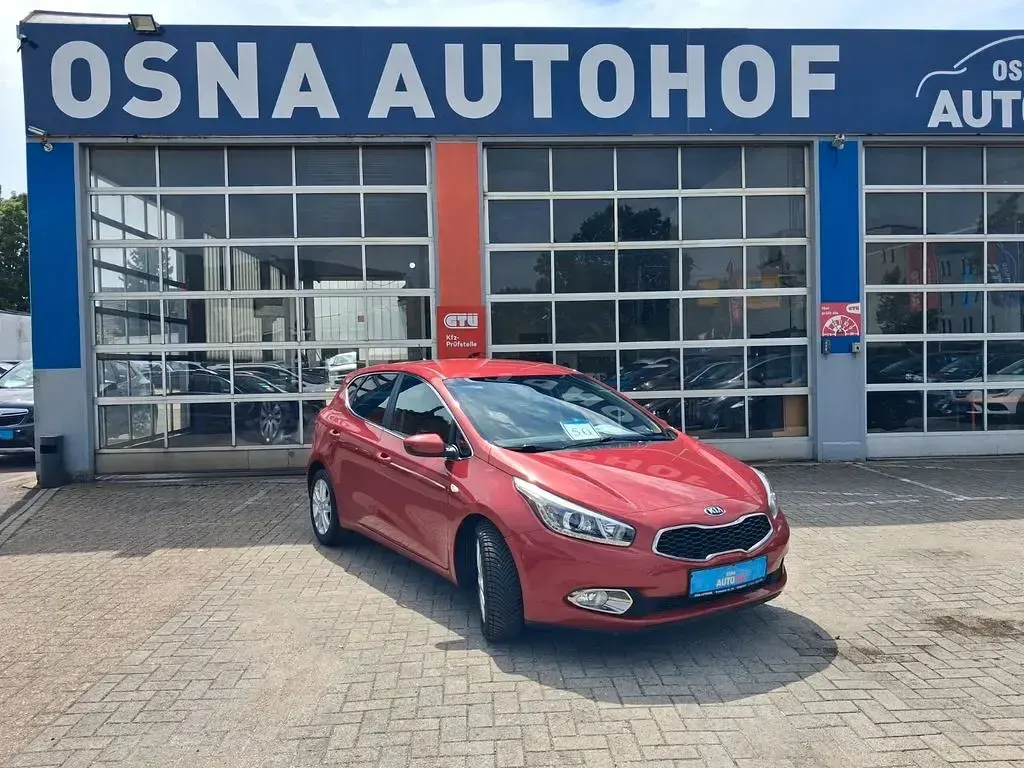 Gebraucht Kia Ceed 99 PS (72 kW) 2013 Rot Kleinwagen