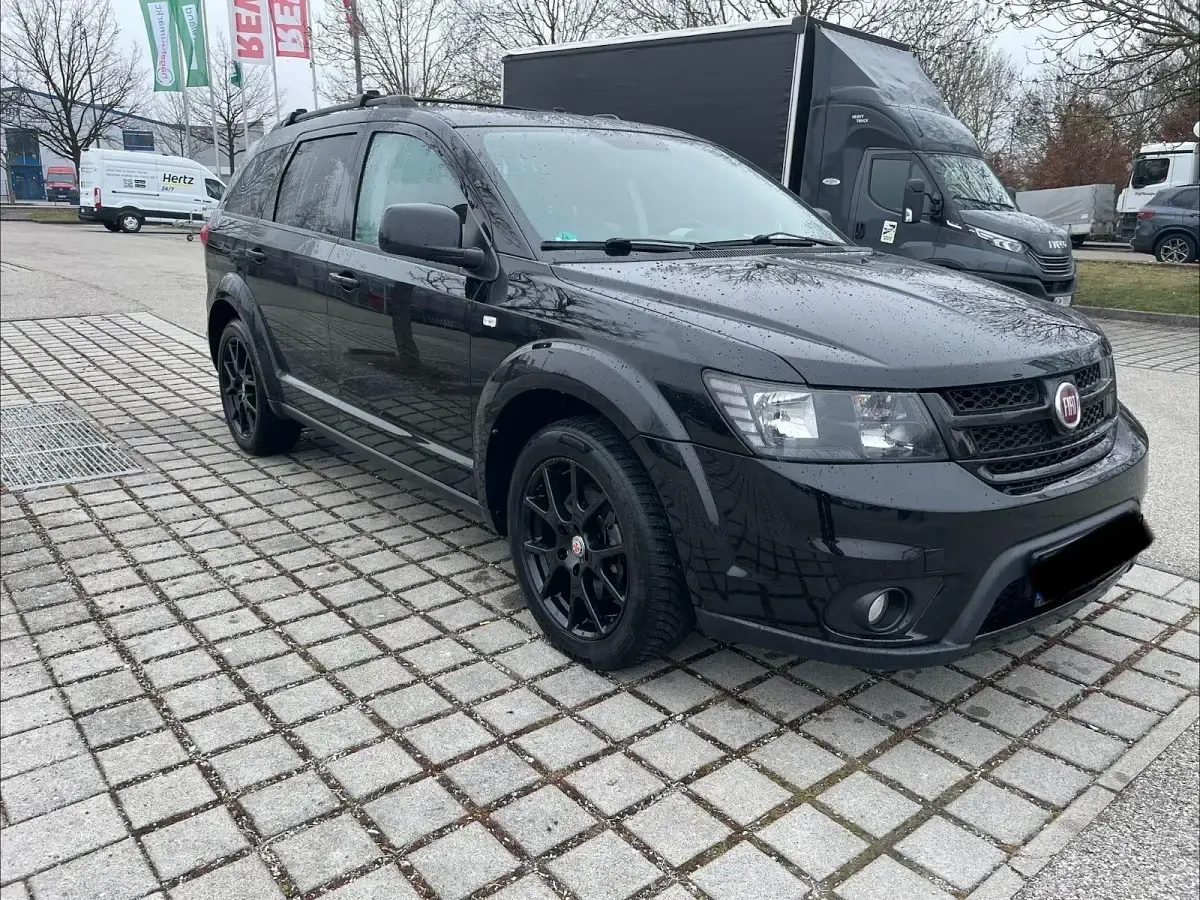 Second-hand Fiat Freemont Black Code 170 CP (125 kW) 2014 Negru SUV