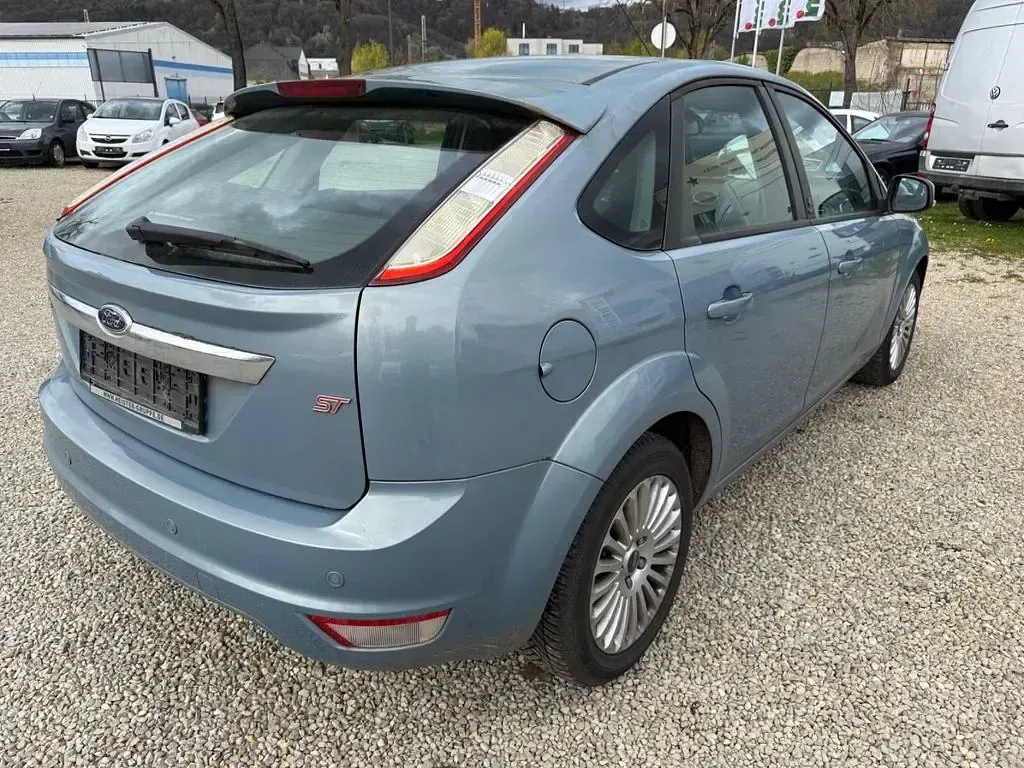 Używany Ford Focus Titanium 116 KM (85 kW) 2008 Beżowy Sedan/Limuzyna