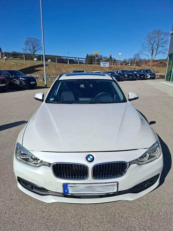Gebraucht BMW 320 Efficient Dynamics 190 PS (139 kW) 2016 Weiß Kombi