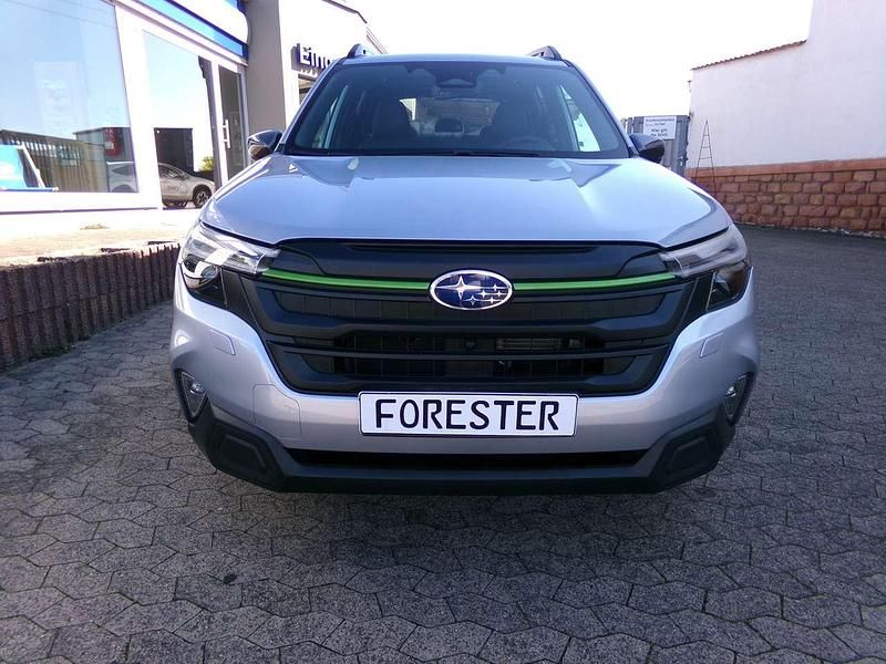 Neu Subaru Forester Exclusive+ 150 PS (110 kW) 2025 Ice silver SUV