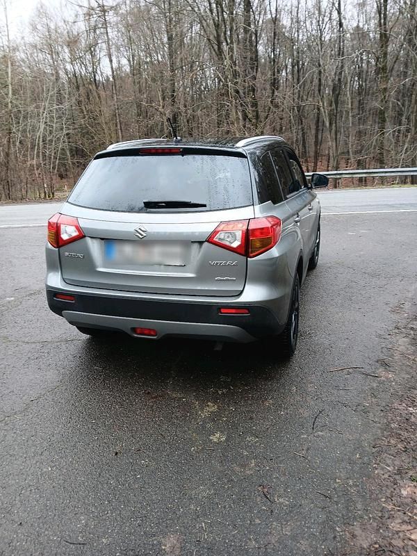 Gebraucht Suzuki Vitara 120 PS (88 kW) 2017 Grau SUV