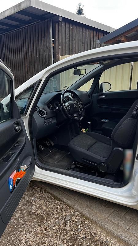 Gebraucht Mitsubishi Colt 101 PS (74 kW) 2011 Weiß Kleinwagen