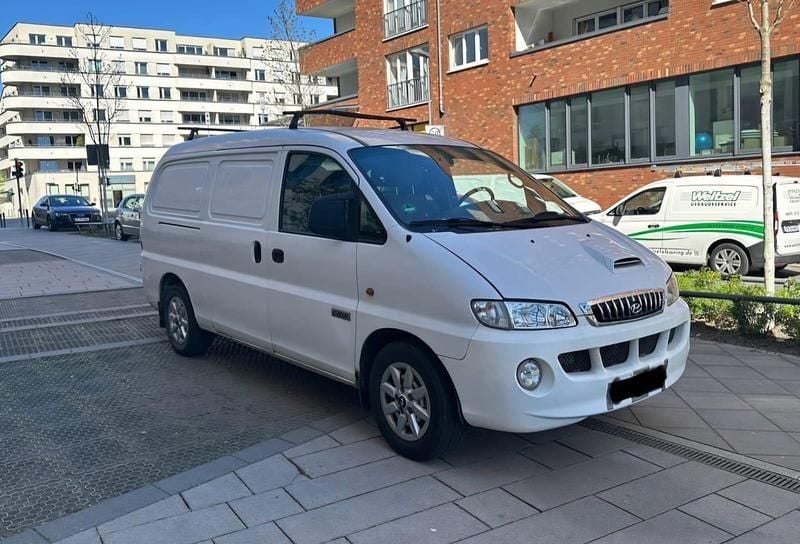 Weiß Gebraucht 2007 Hyundai H-1 Van / Kleinbus | 3.650 € (Fairer Preis) - Bild 1/4