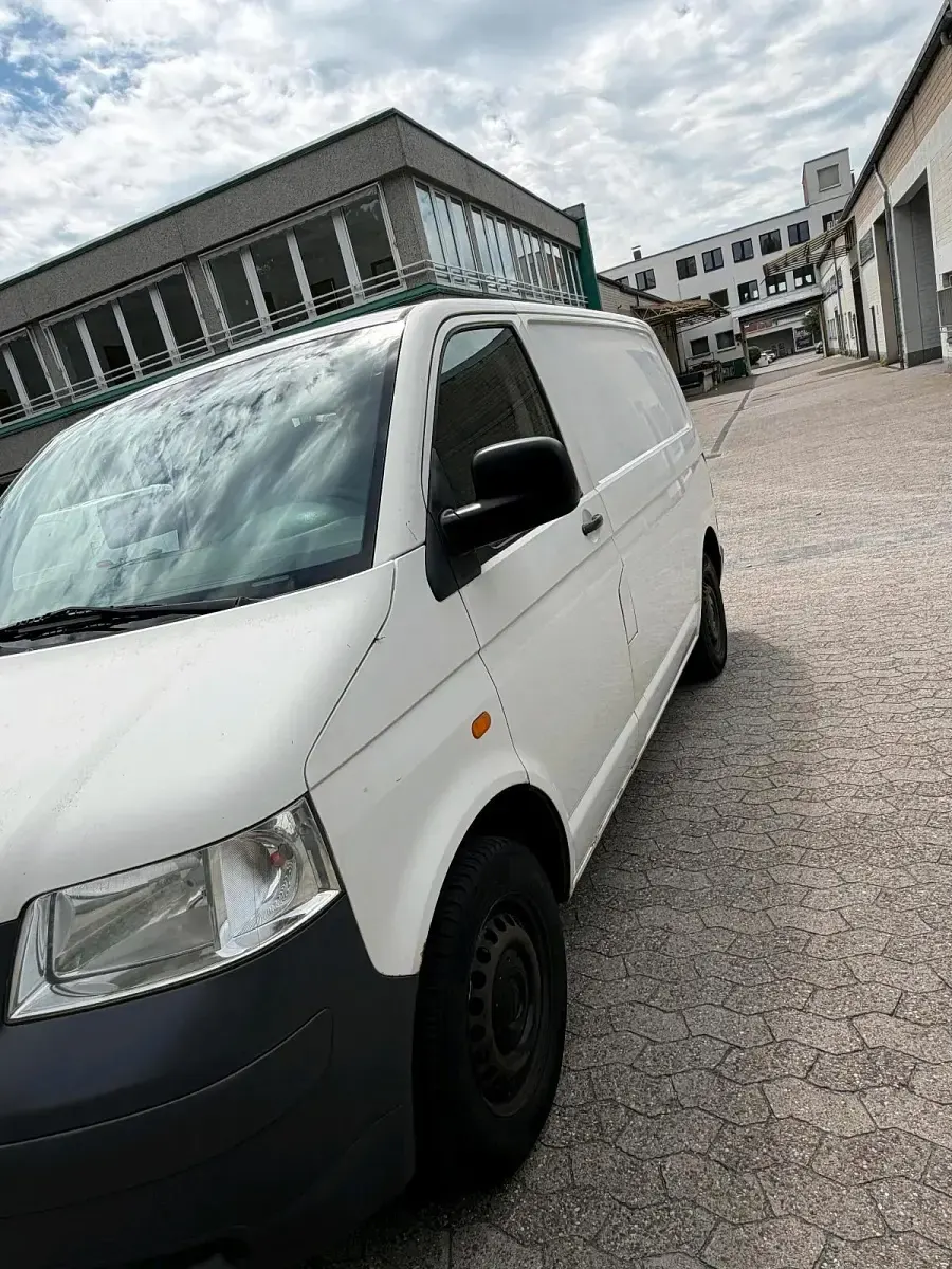 Gebraucht VW Multivan 84 PS (61 kW) 2006 Weiß Van / Kleinbus