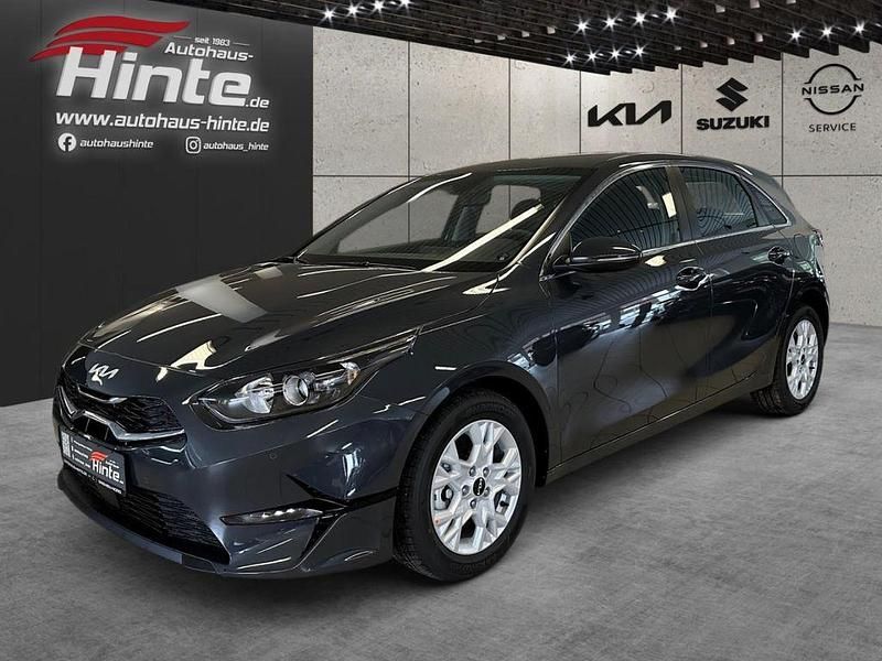 H8g) dark penta metal m (schwarz Neu 2025 Kia Ceed Limousine | 24.945 € (Fairer Preis) - Bild 1/3