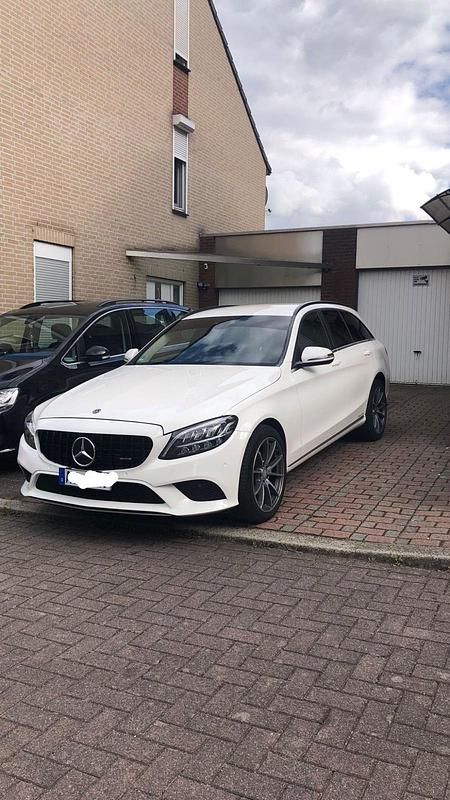 Weiß Gebraucht 2021 Mercedes C180 Kombi | 15.900 € (Superpreis) - Bild 1/4