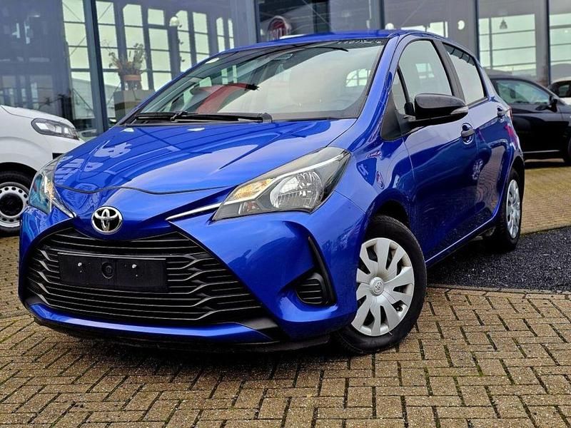 Bleu (metallic) Gebraucht 2019 Toyota Yaris Comfort Kleinwagen | 10.790 € (Guter Preis) - Bild 1/4