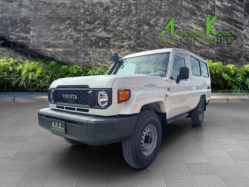 Weiß Neu 2025 Toyota Land Cruiser SUV | 95.980 € - Bild 1/4