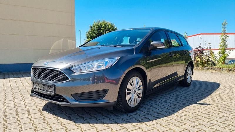 Gebraucht 2017 Ford Focus Trend Limousine | 3.699 € (Superpreis) - Bild 1/4