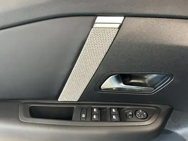 Gebraucht Citroën C4 Shine 131 PS (96 kW) 2023 Olbia blau/typ aussenverkleidung metalliclackierung SUV