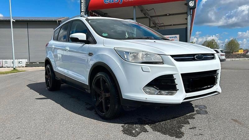 Gebraucht Ford Kuga Titanium 140 PS (102 kW) 2014 Weiß SUV