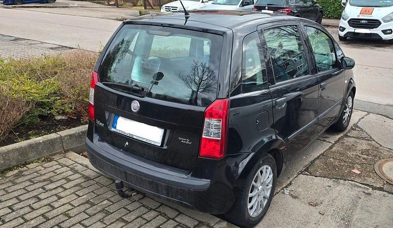 Gebraucht Fiat Idea 95 PS (69 kW) 2012 Schwarz Van / Kleinbus