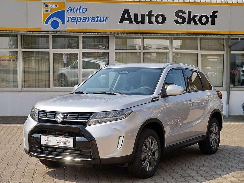 Silky silver metallic 2 Gebraucht 2025 Suzuki Vitara Comfort SUV | 24.400 € (Fairer Preis) - Bild 1/4