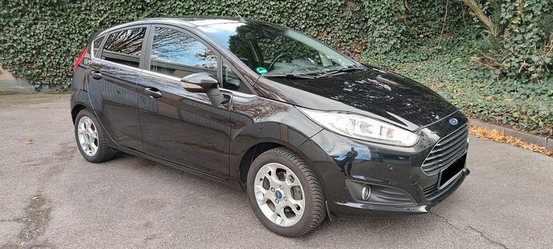 Schwarz Gebraucht 2014 Ford Fiesta Titanium Limousine | 6.500 € - Bild 1/4