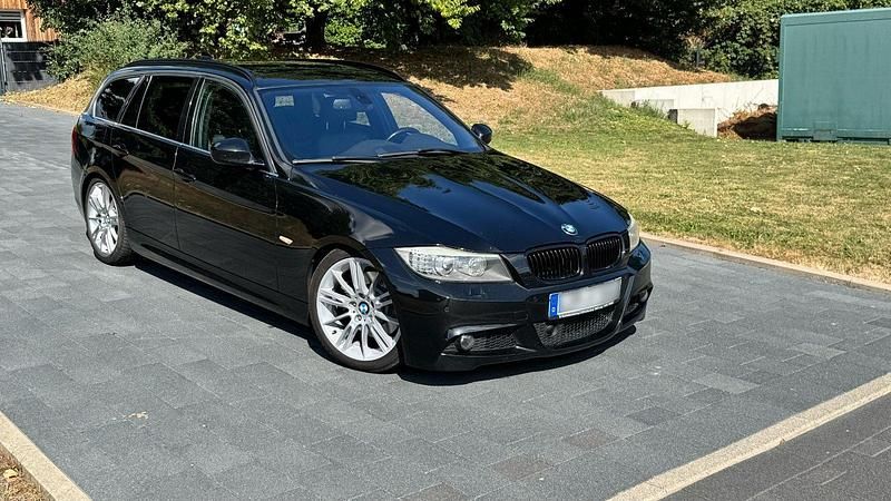 Schwarz Gebraucht 2011 BMW 325 M Sport Kombi | 13.400 € (Fairer Preis) - Bild 1/4