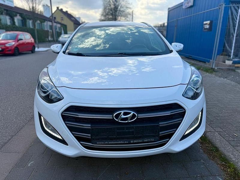 Gebraucht Hyundai i30 Trend 135 PS (99 kW) 2016 Weiß Kombi