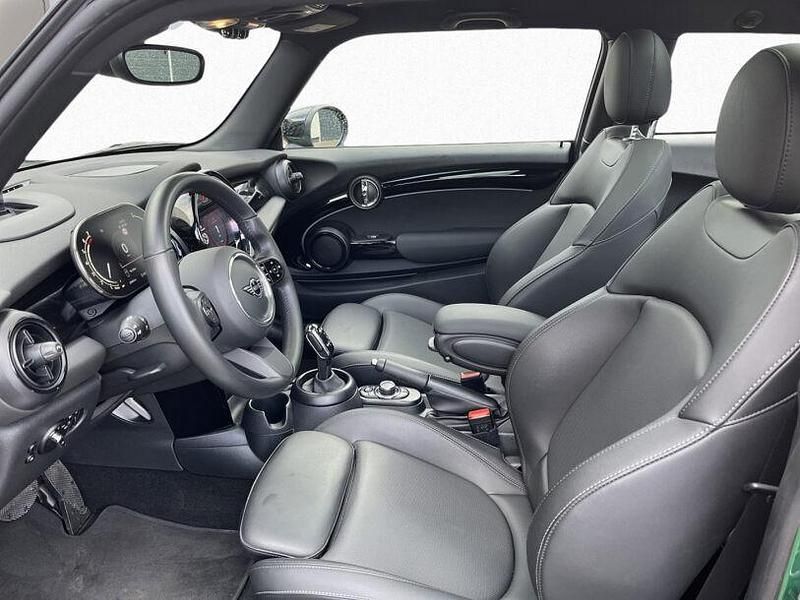 Gebraucht Mini Cooper Classic 136 PS (100 kW) 2023 British racing green (dunkelgrün) Kleinwagen