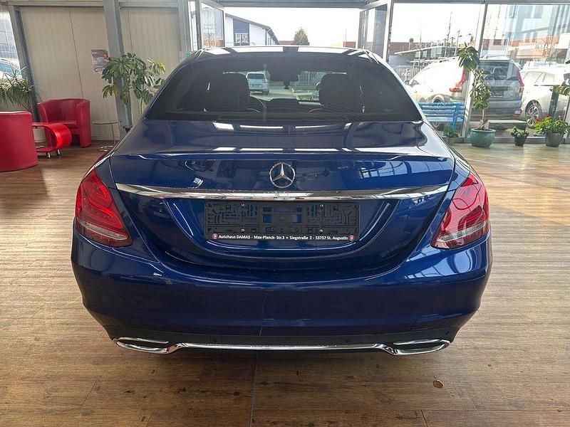 Gebraucht Mercedes C180 156 PS (114 kW) 2015 Blau Limousine