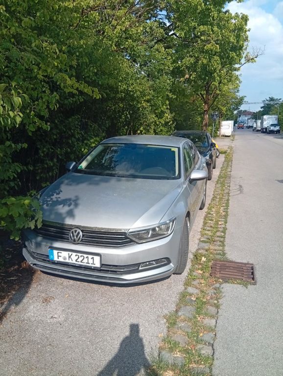 Silber Gebraucht 2016 VW Passat Trendline Limousine | 9.300 € (Fairer Preis) - Bild 1/4