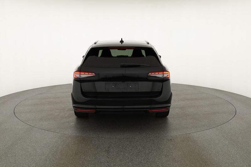 Ebony black metallic Neu 2025 Skoda Superb SportLine Kombi | 46.475 € (Etwas zu teuer) - Bild 1/4