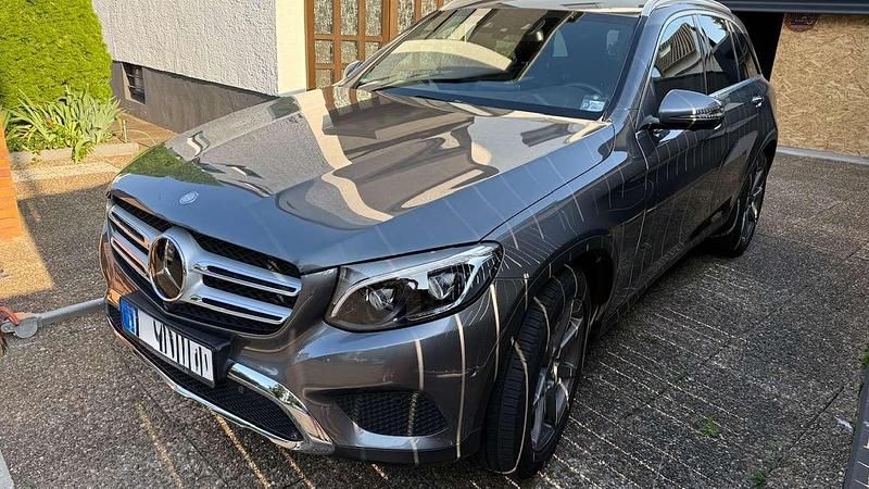 Grau Gebraucht 2016 Mercedes GLC250 SUV | 29.999 € (Fairer Preis) - Bild 1/4